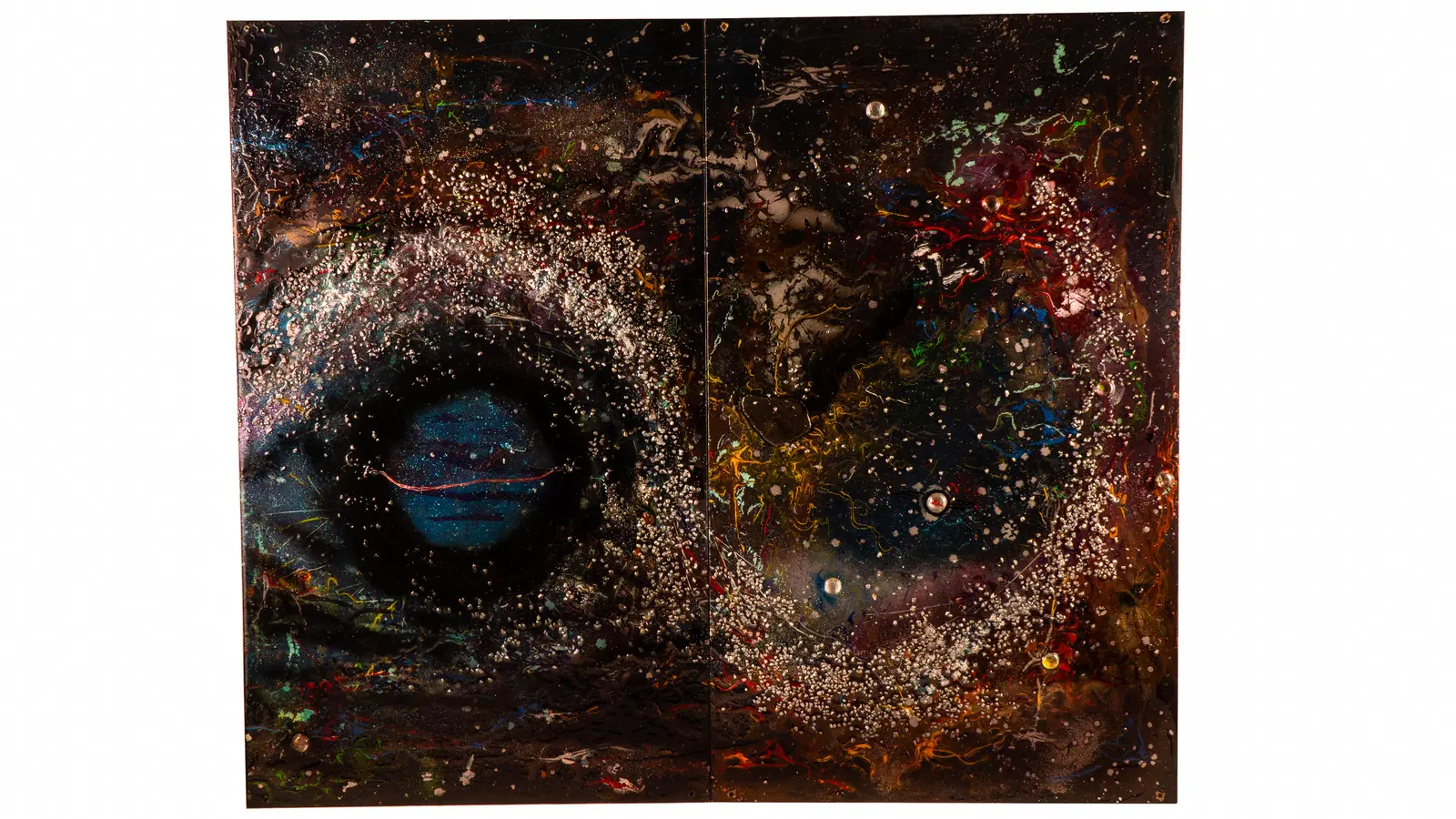 Diptyque cosmique : boucle d'éclaboussures blanches autour d'une planète à anneaux sur des nébuleuses rouges et bleues, œuvre de Robert Bibeau