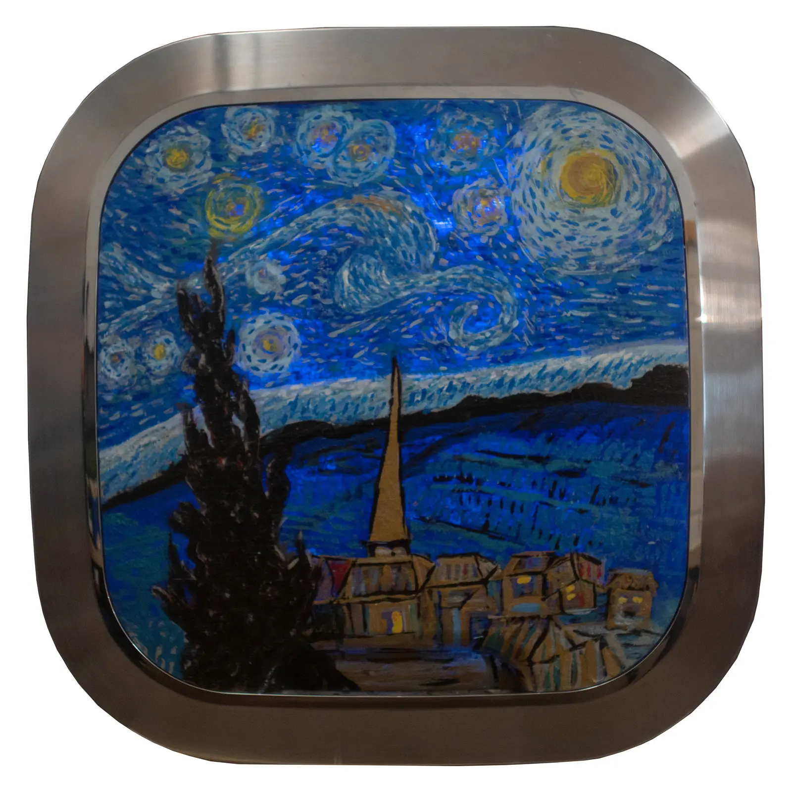 La Nuit étoilée de Van Gogh repeinte sur le hublot d'une porte de machine à laver, cadre d'acier brossé arrondi, ciel tourbillonnant bleu et astres jaunes, cyprès sombre à gauche, village et clocher en bas, œuvre rétroéclairée